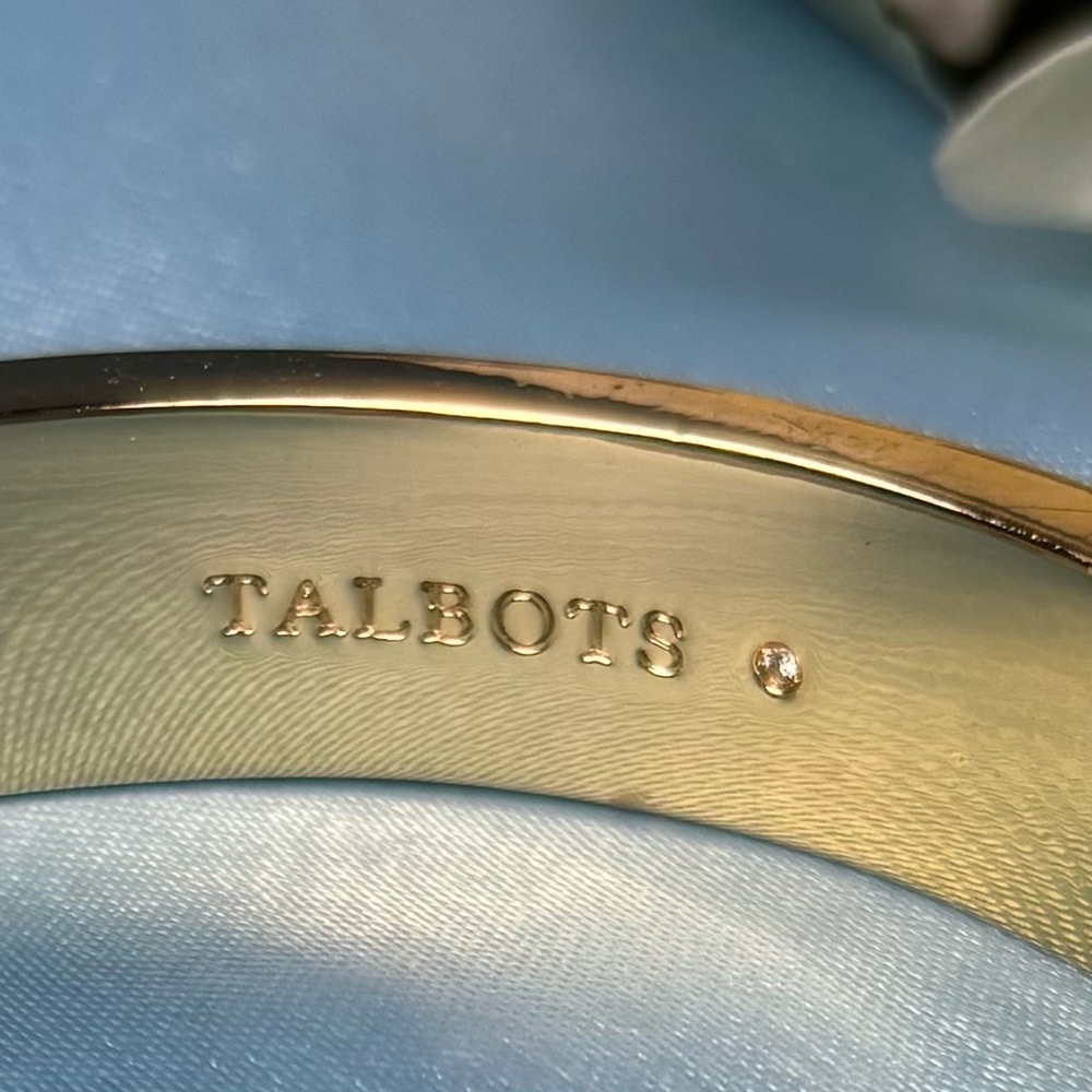 xxSOLDxx              Talbots Gold Tone Hinged Bangle Bracelet, [2.75” diameter] - Picture 5 of 8